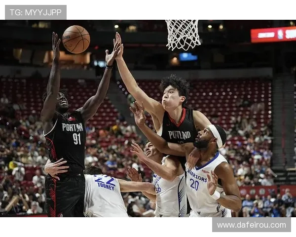 杨瀚森首记盖帽助开拓者大胜 杨瀚森首记盖帽助开拓者大胜